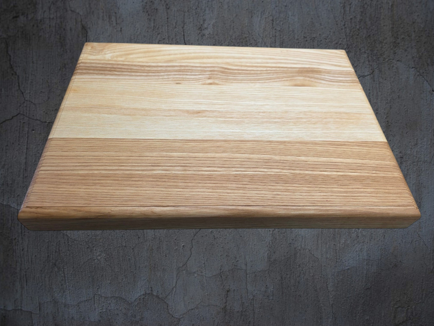 Close up of rounded edge ash chopping board finish
